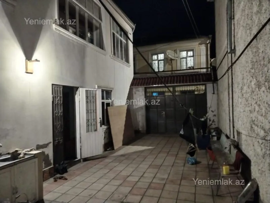 Satılır 7 otaqlı həyət evi 242 m²