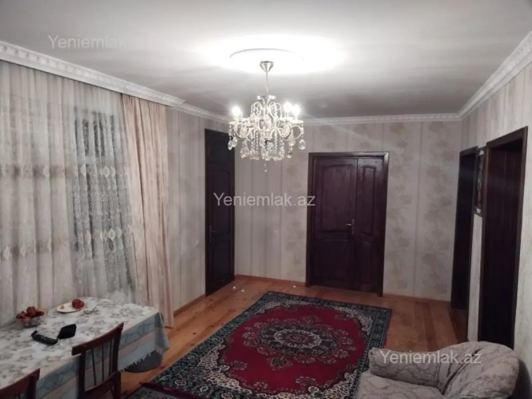 Satılır 7 otaqlı həyət evi 242 m²