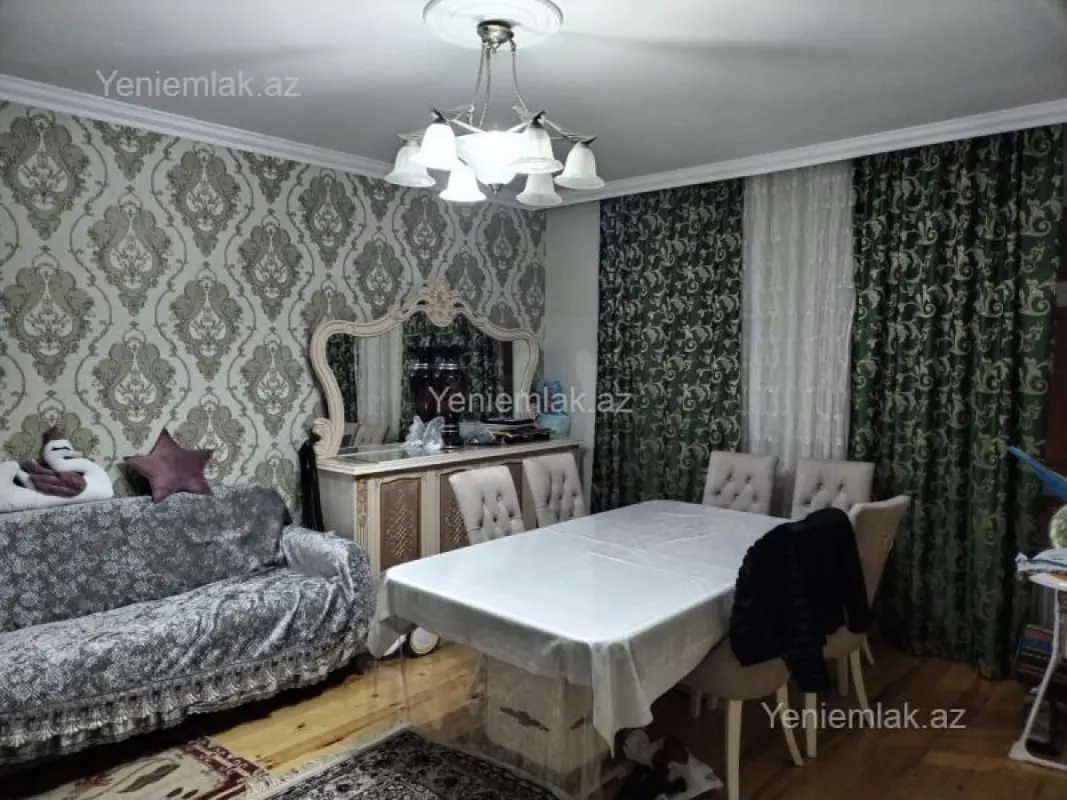 Satılır 7 otaqlı həyət evi 242 m²