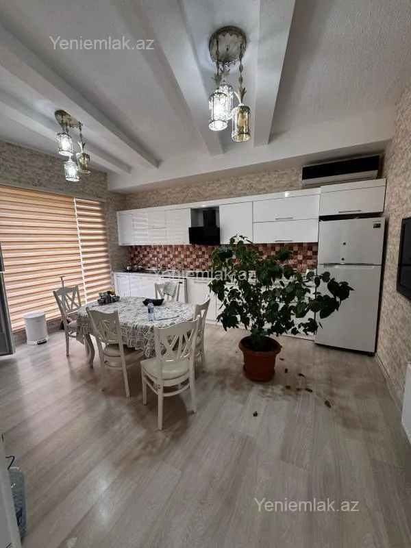 Satılır 5 otaqlı həyət evi 200 m²