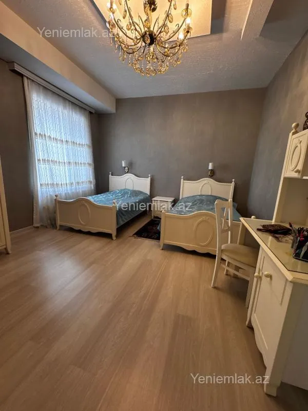 Satılır 5 otaqlı həyət evi 200 m²