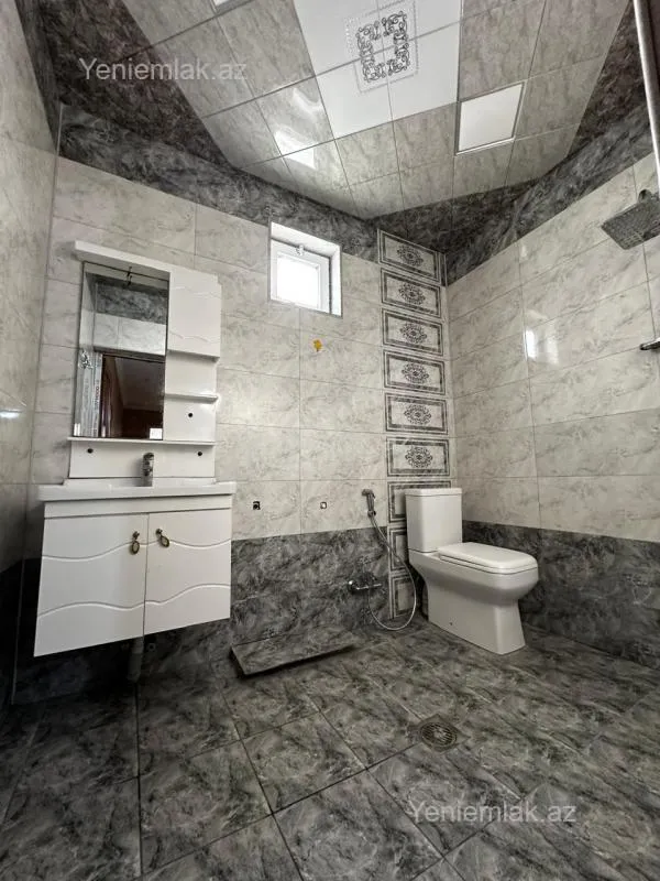 Satılır 6 otaqlı həyət evi 250 m²