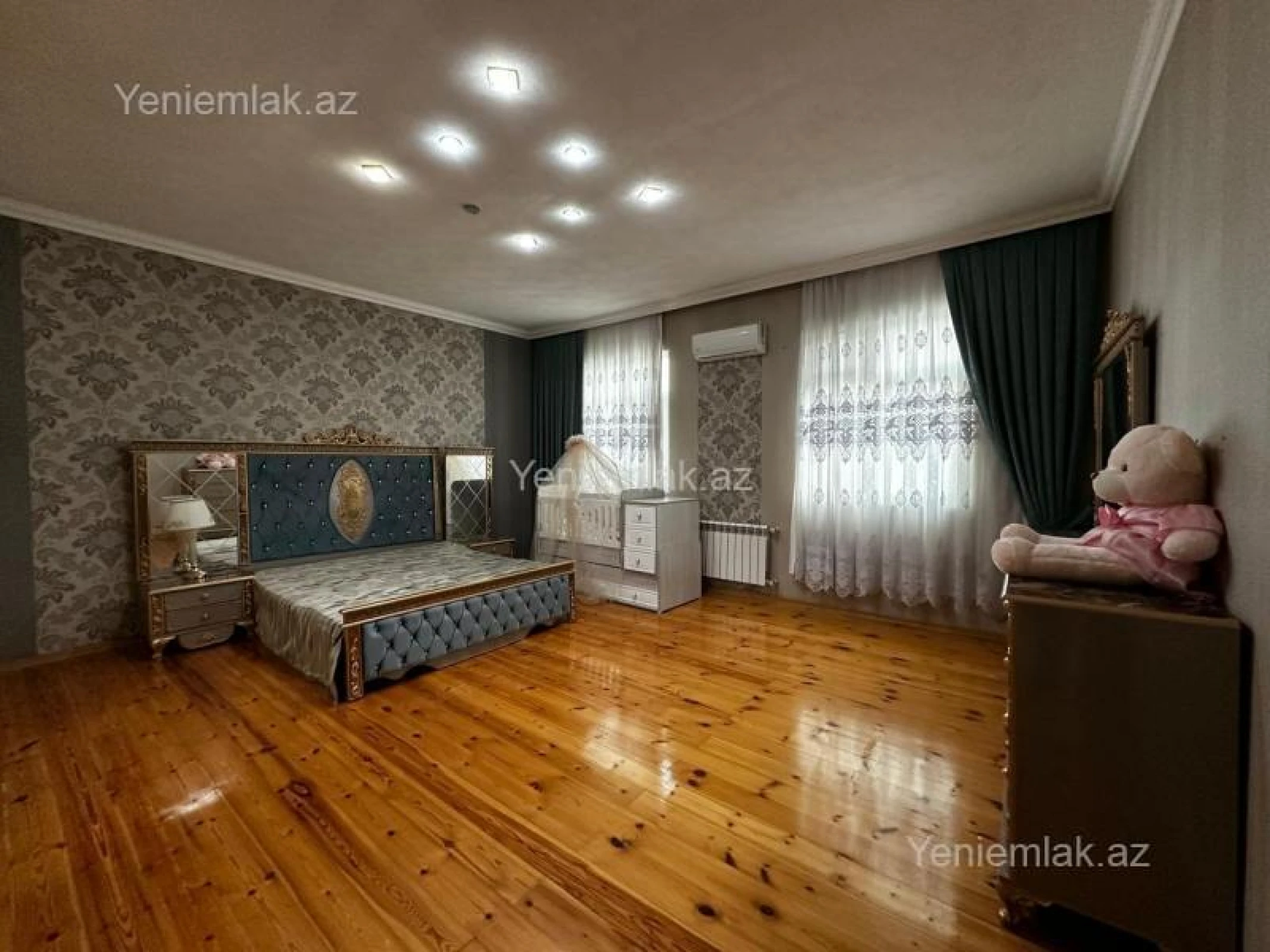 Satılır 6 otaqlı həyət evi 250 m²