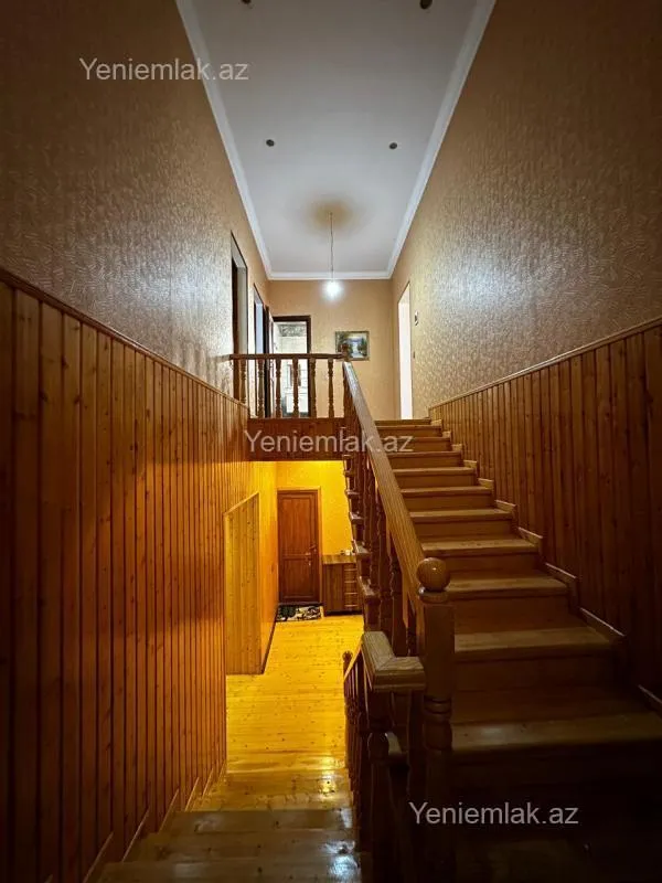 Satılır 6 otaqlı həyət evi 250 m²