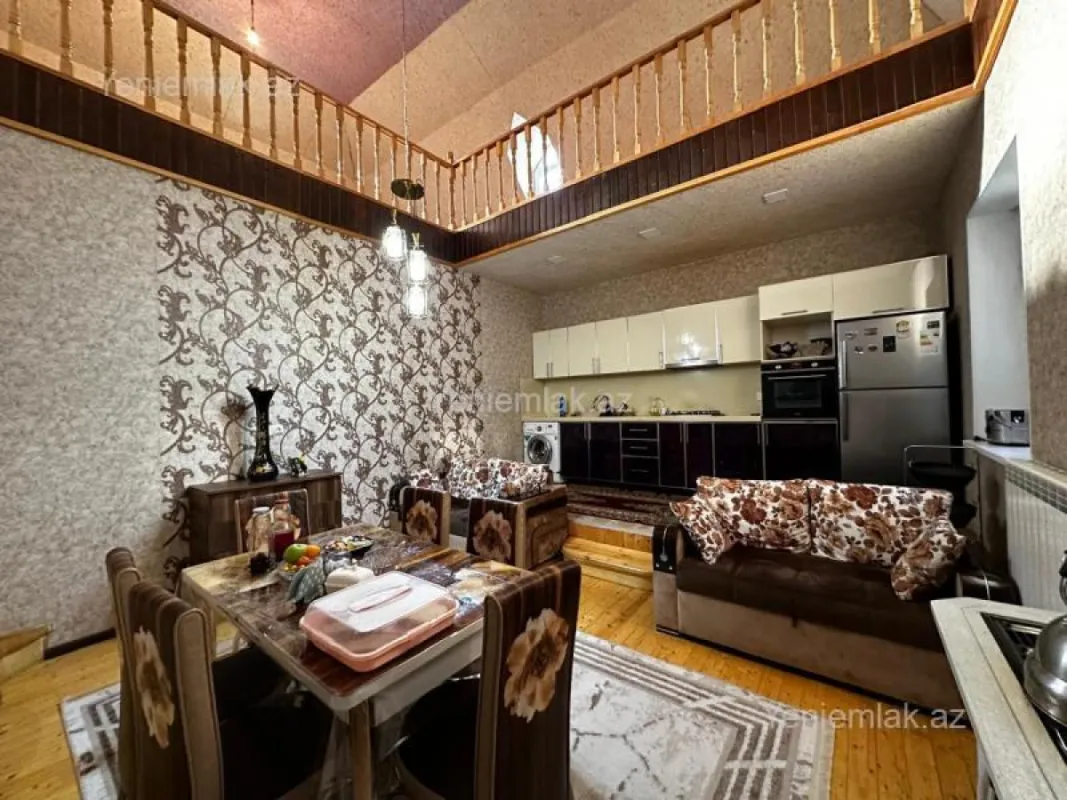 Satılır 6 otaqlı həyət evi 250 m²
