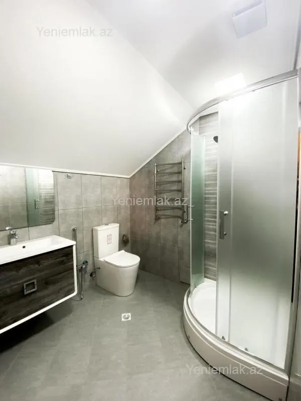 Satılır 6 otaqlı həyət evi 240 m²