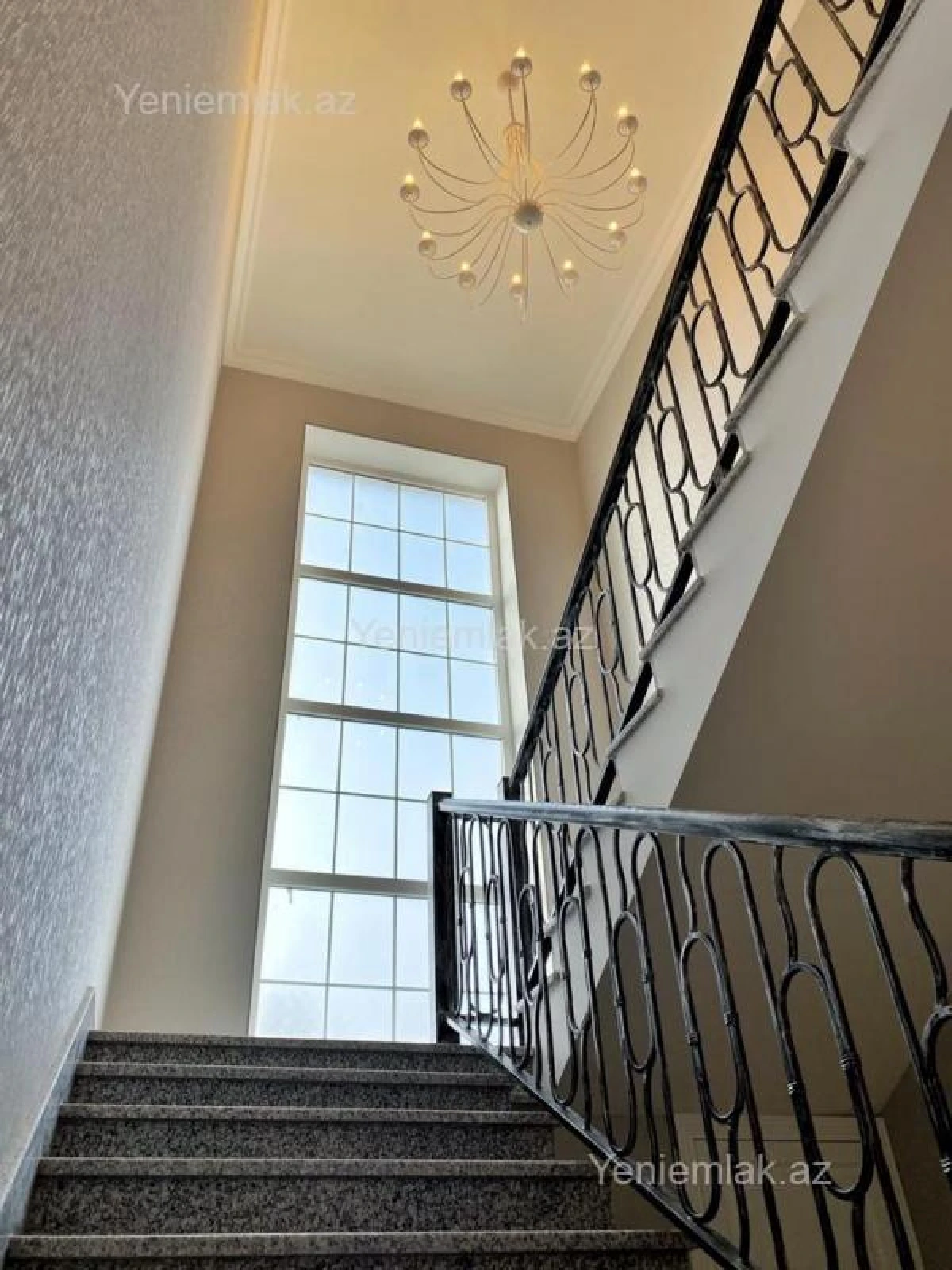 Satılır 6 otaqlı həyət evi 240 m²