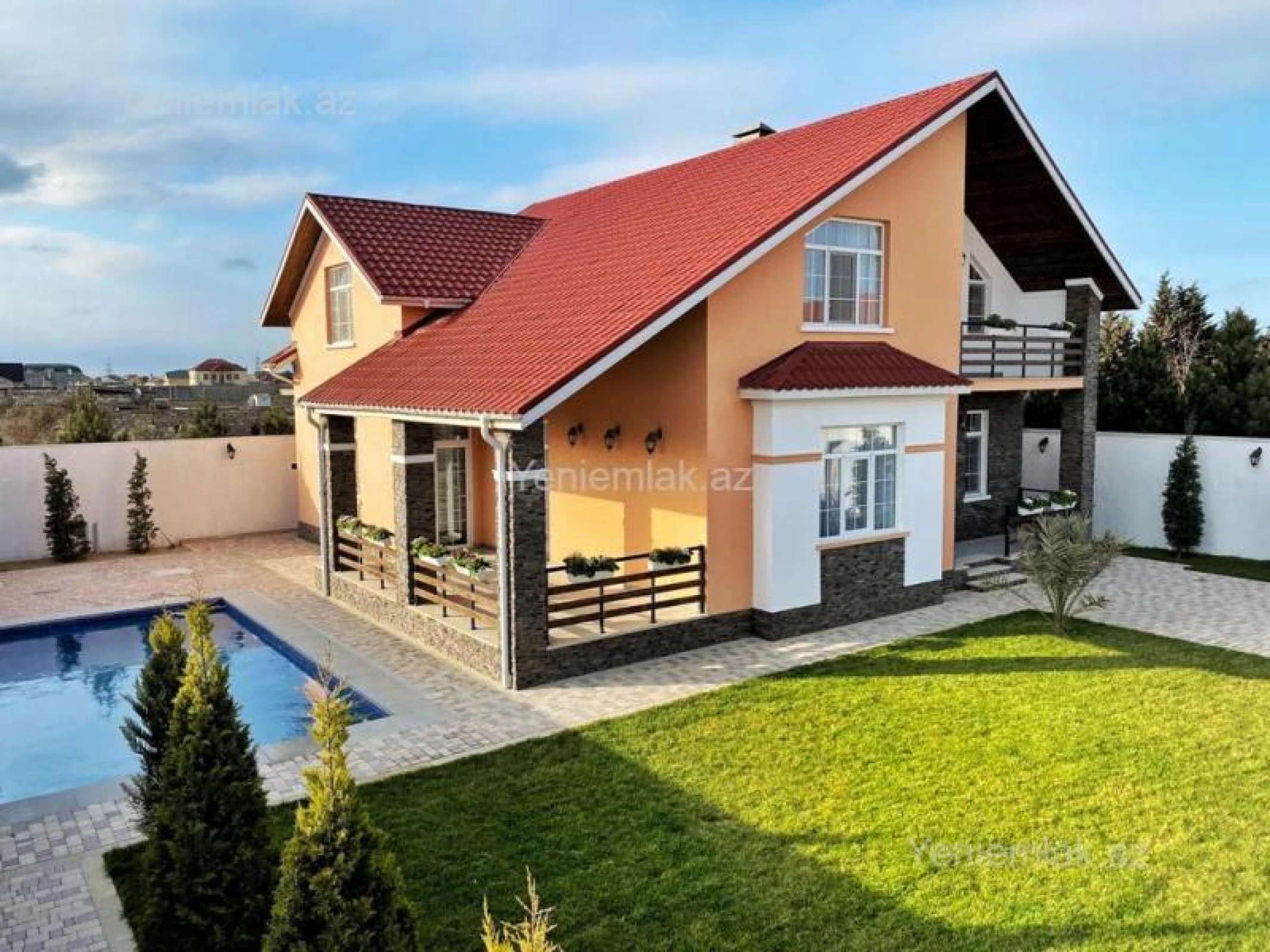 Satılır 6 otaqlı həyət evi 240 m²