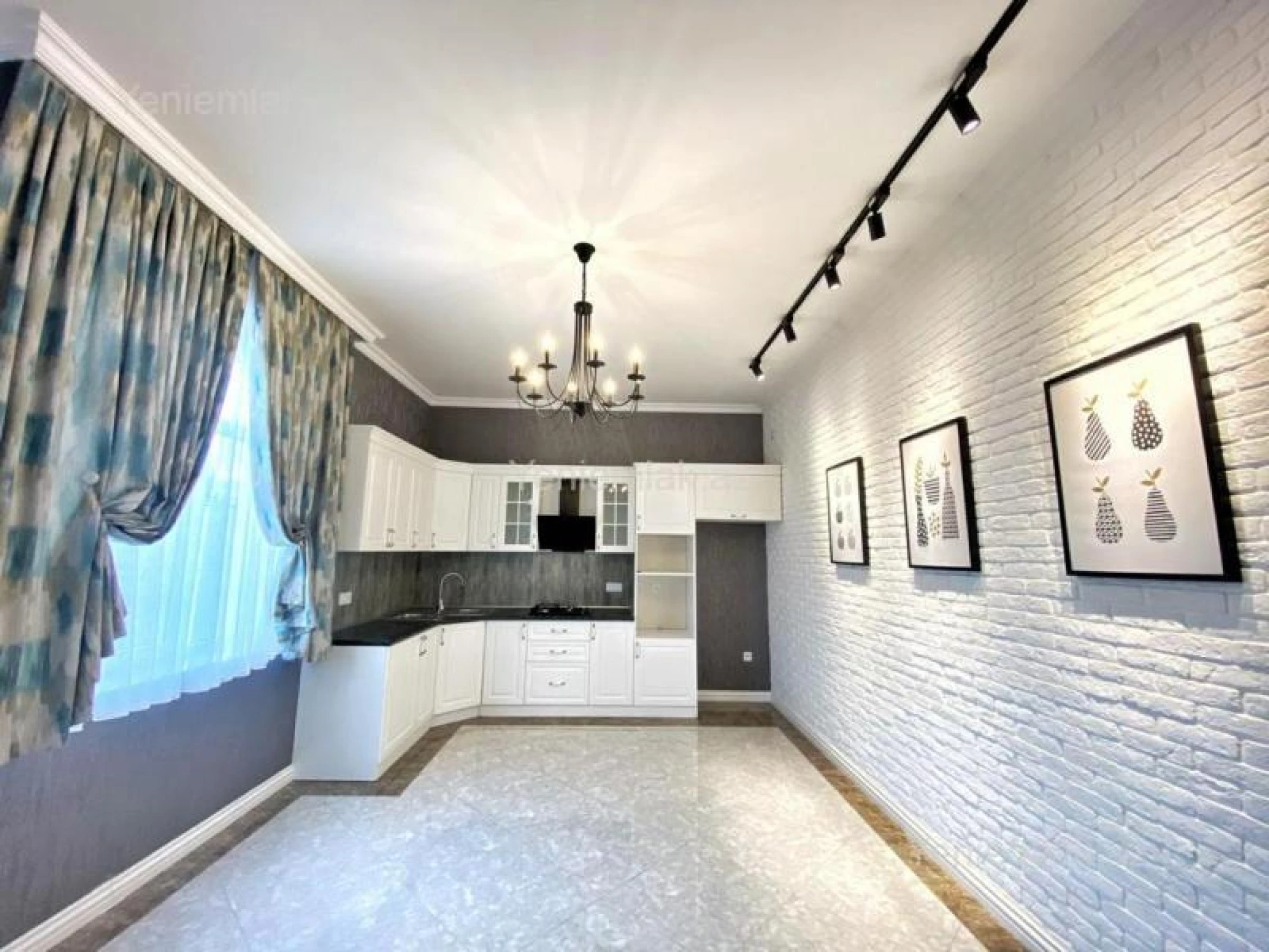 Satılır 6 otaqlı həyət evi 240 m²