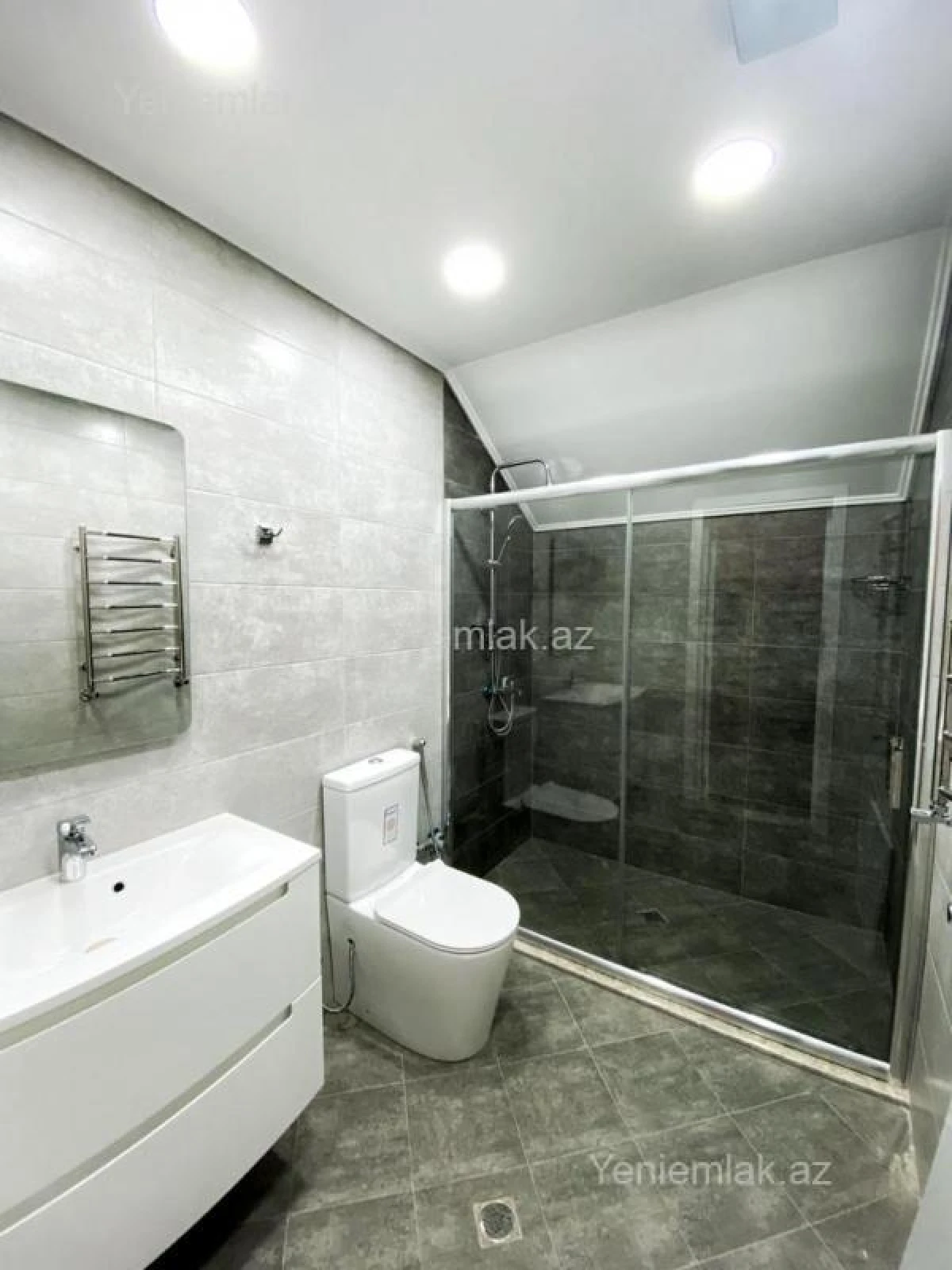 Satılır 6 otaqlı həyət evi 240 m²