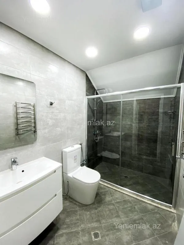 Satılır 6 otaqlı həyət evi 240 m²