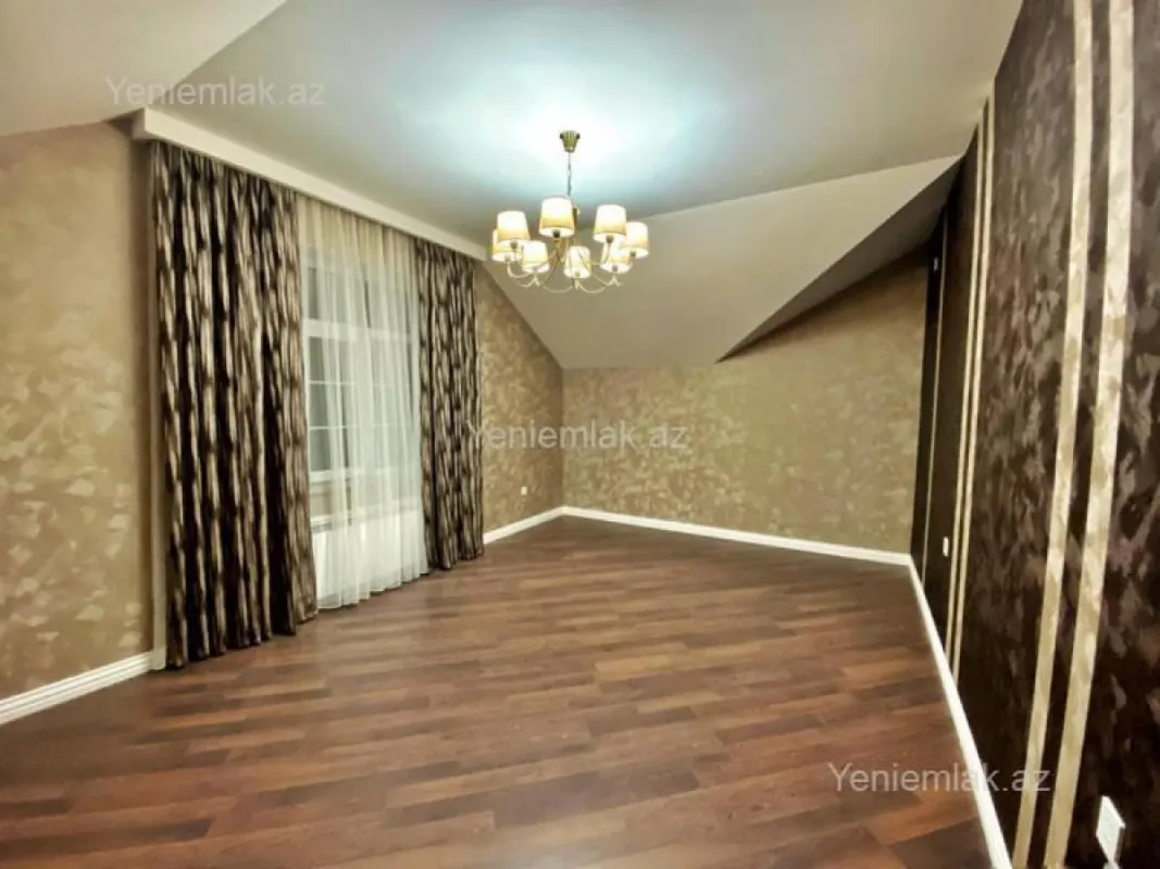 Satılır 6 otaqlı həyət evi 240 m²