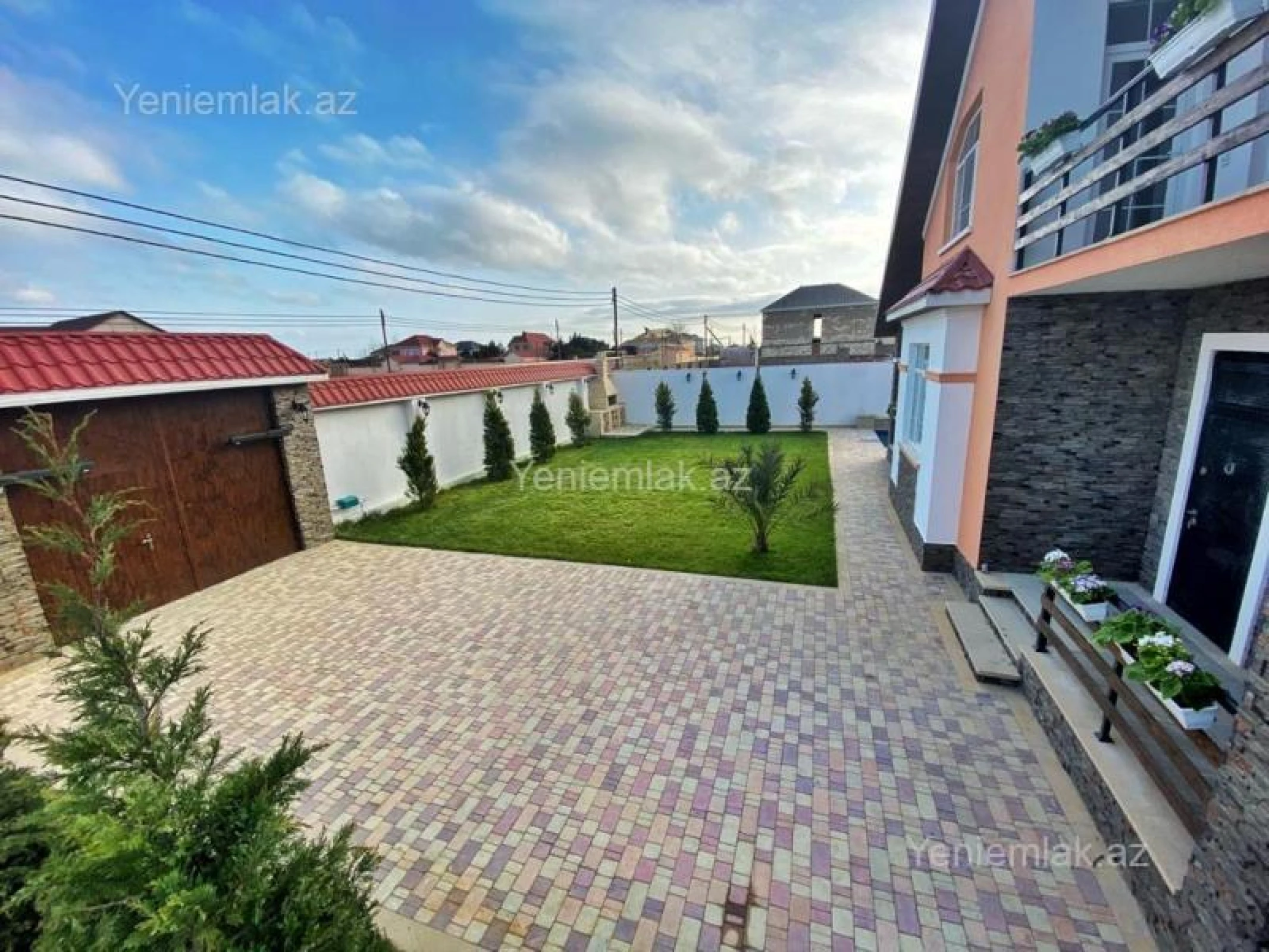 Satılır 6 otaqlı həyət evi 240 m²