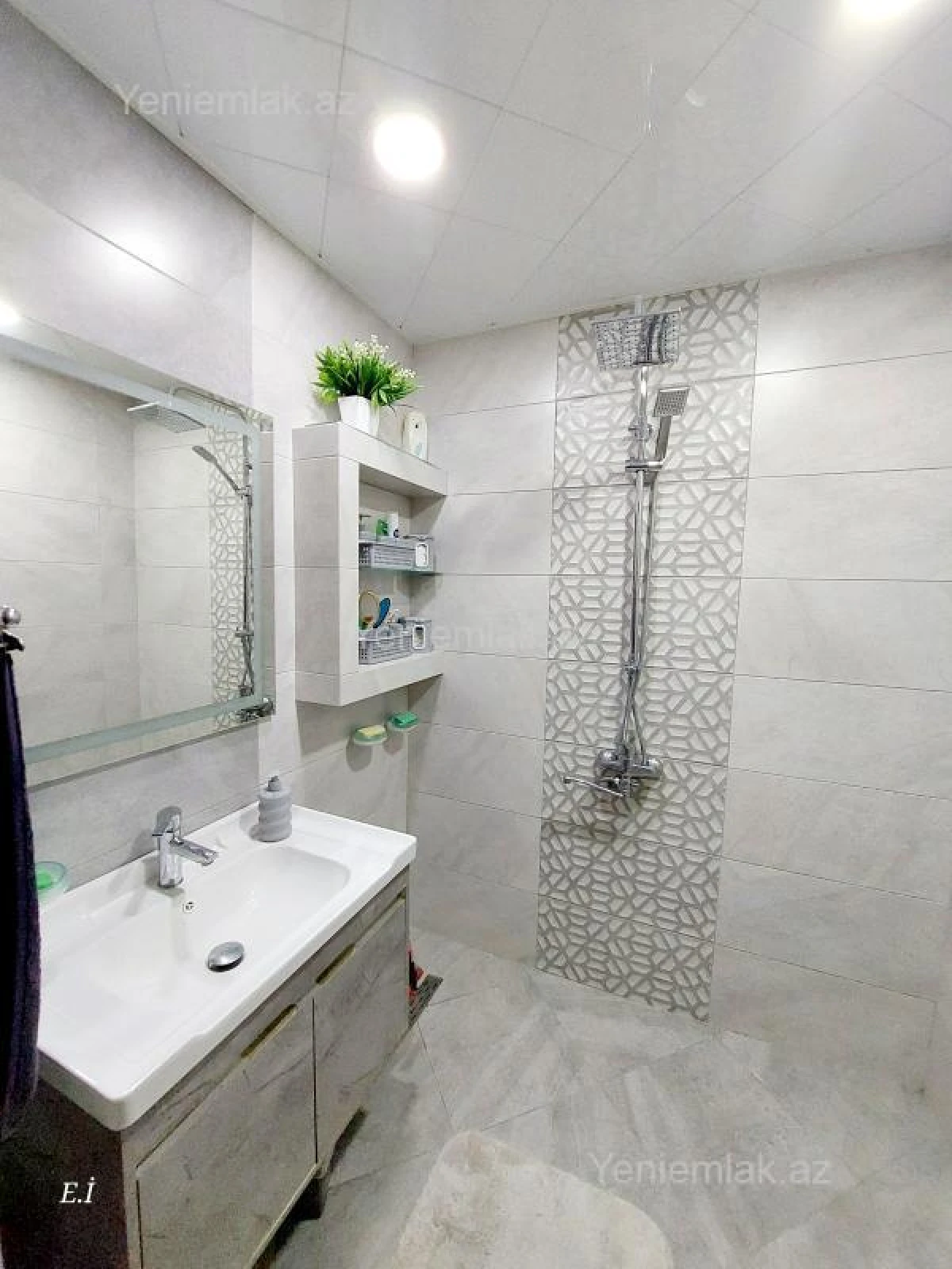Satılır 3 otaqlı köhnə tikili 72 m²