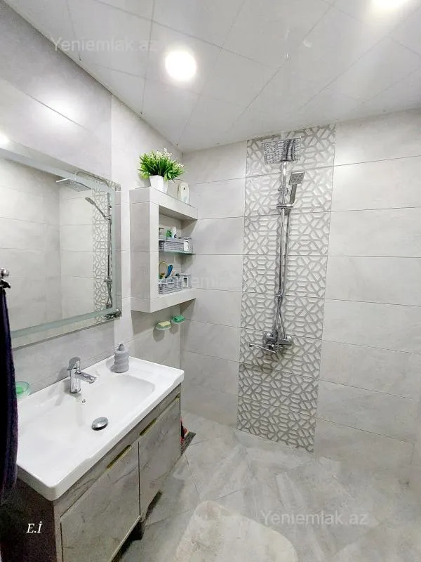 Satılır 3 otaqlı köhnə tikili 72 m²