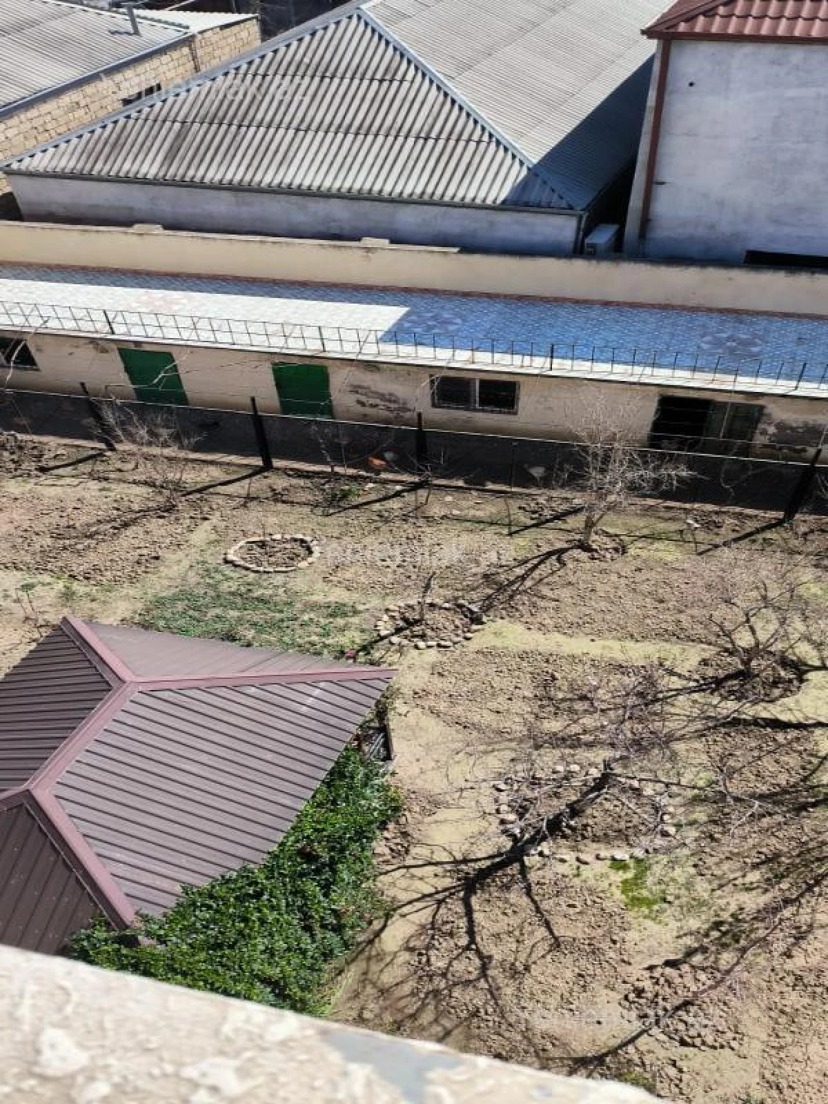 Satılır 16 otaqlı həyət evi 800 m²