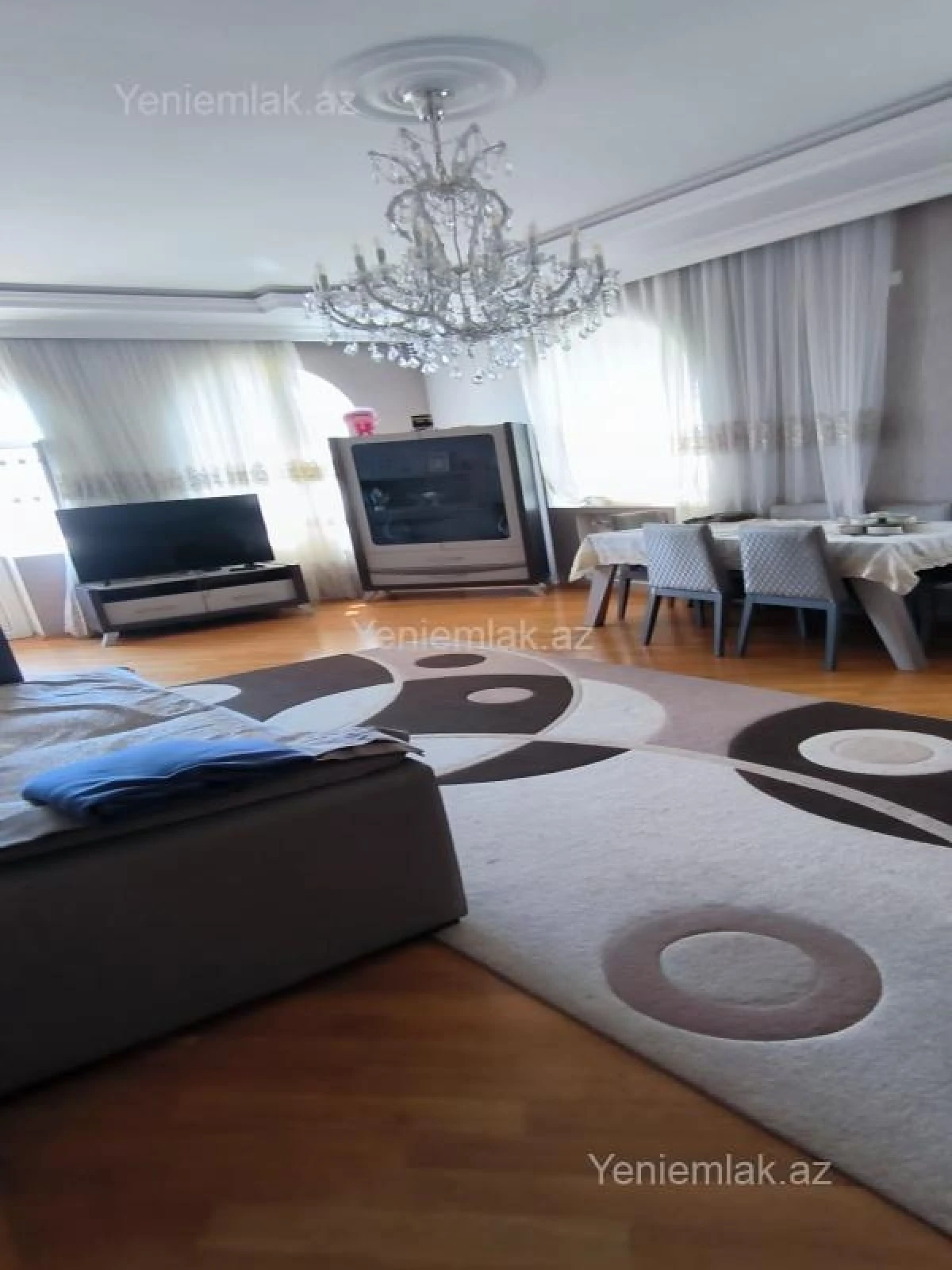 Satılır 16 otaqlı həyət evi 800 m²
