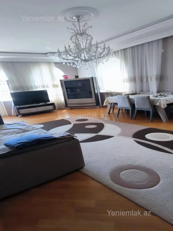 Satılır 16 otaqlı həyət evi 800 m²