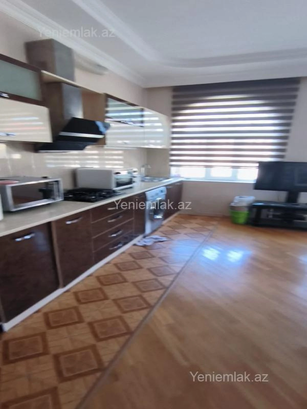 Satılır 16 otaqlı həyət evi 800 m²