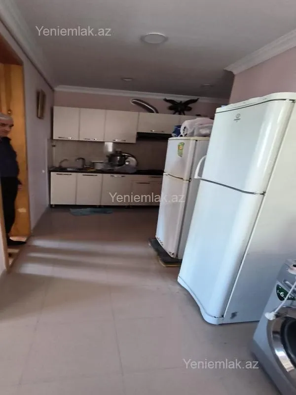 Satılır 16 otaqlı həyət evi 800 m²
