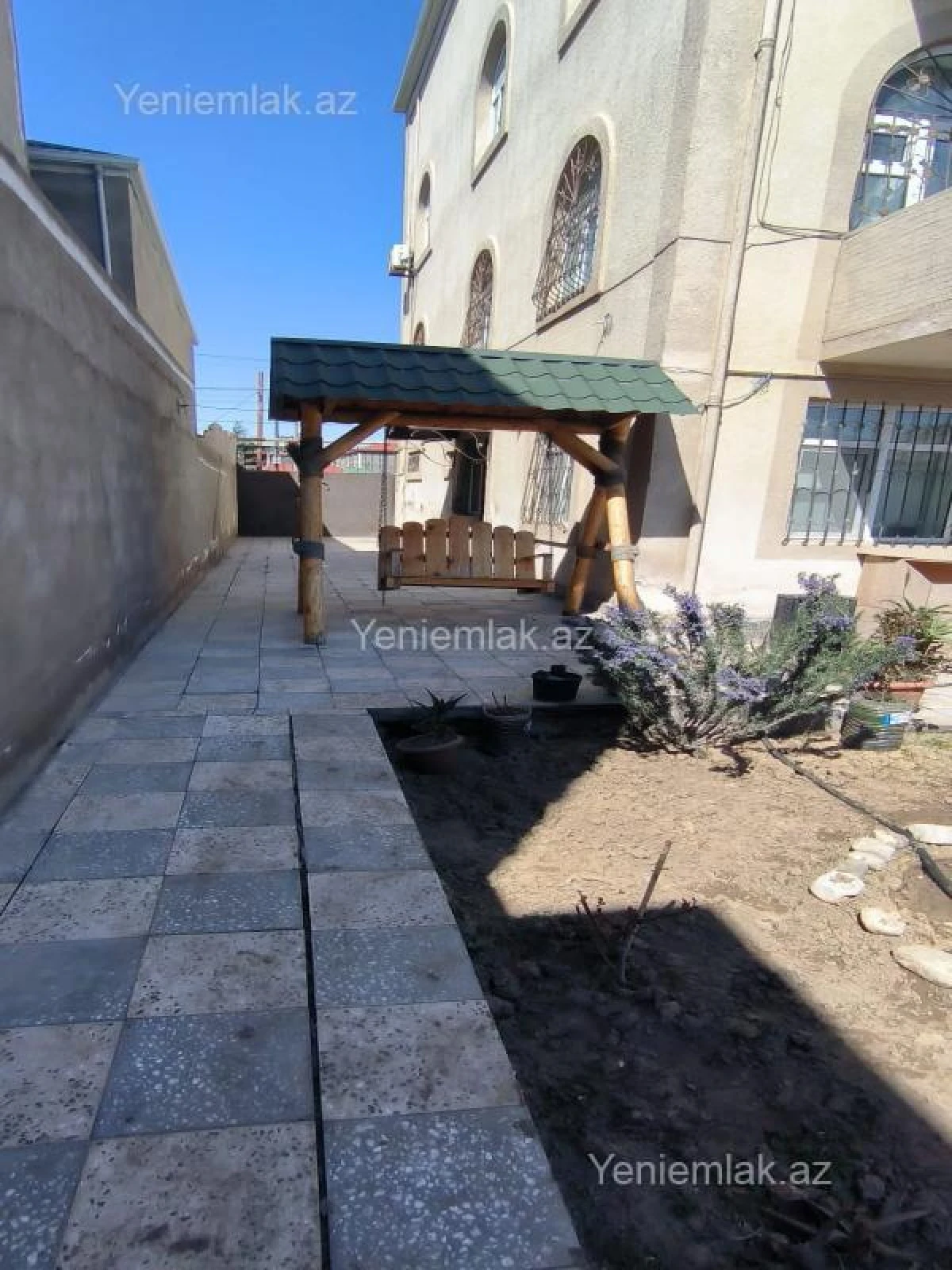 Satılır 16 otaqlı həyət evi 800 m²
