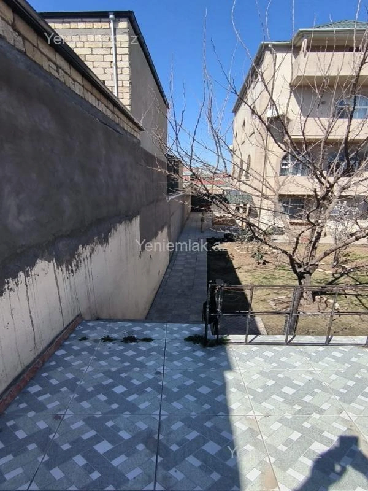 Satılır 16 otaqlı həyət evi 800 m²