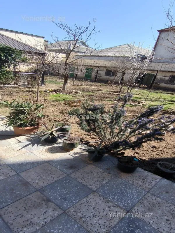 Satılır 16 otaqlı həyət evi 800 m²
