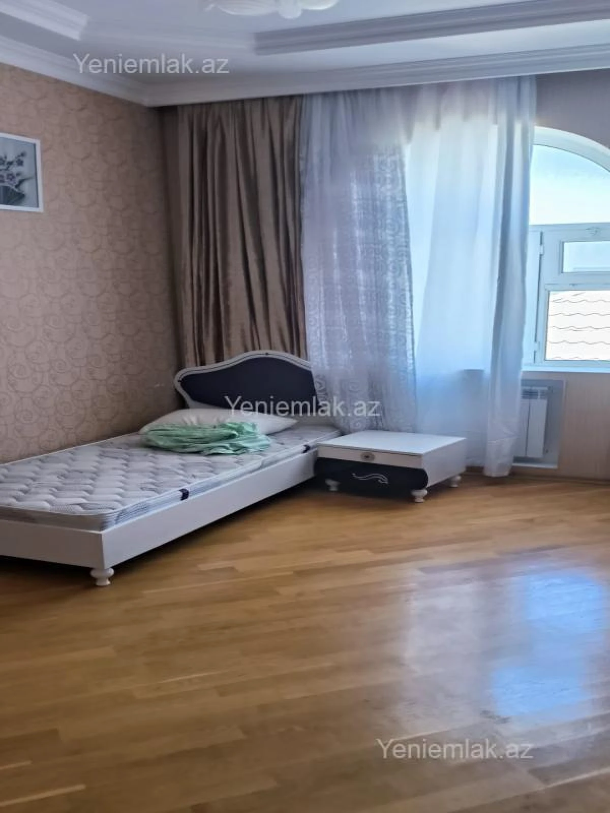 Satılır 16 otaqlı həyət evi 800 m²