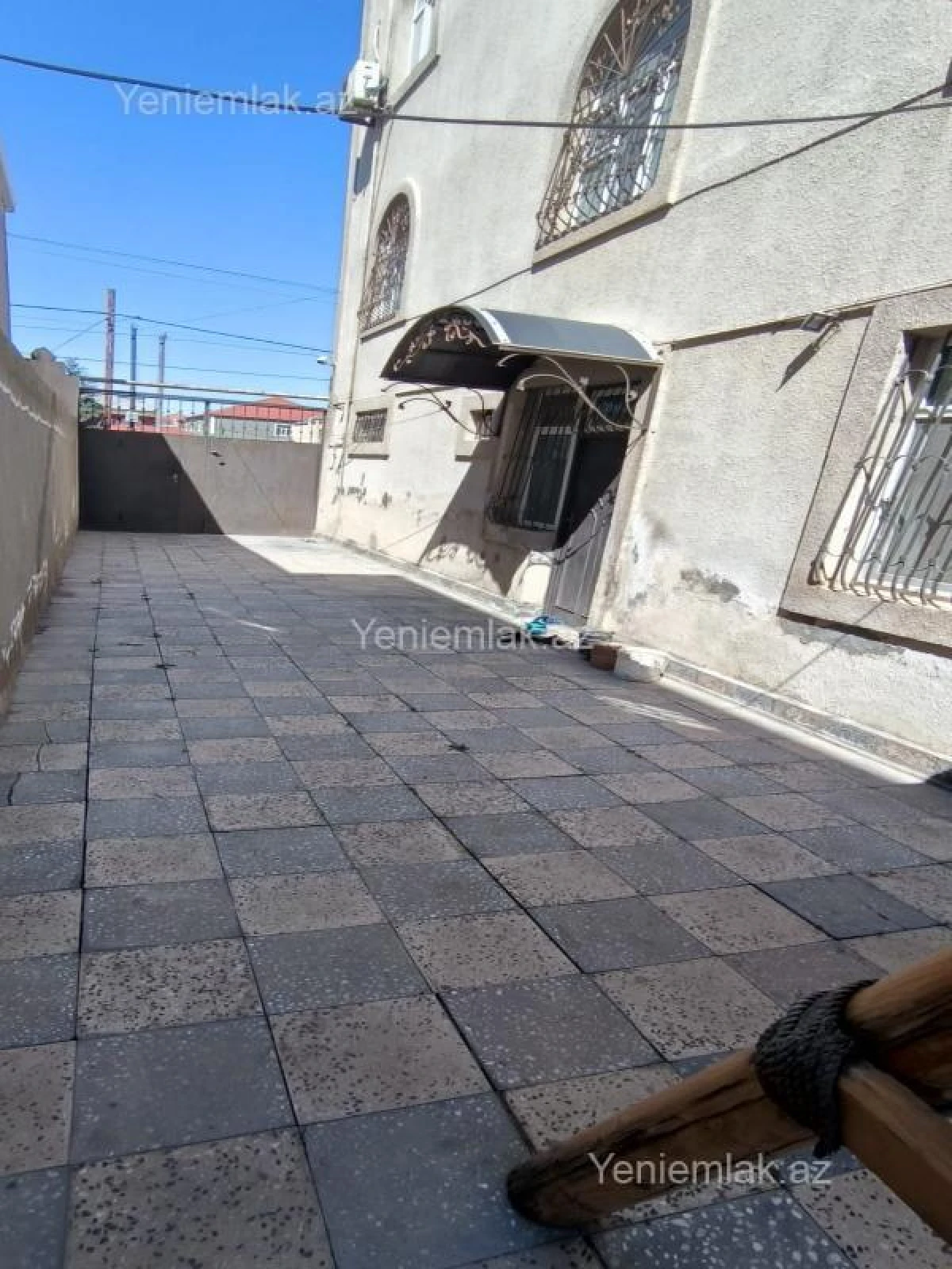 Satılır 16 otaqlı həyət evi 800 m²
