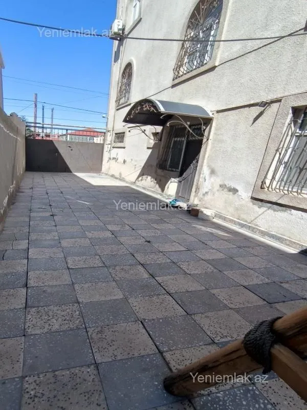 Satılır 16 otaqlı həyət evi 800 m²