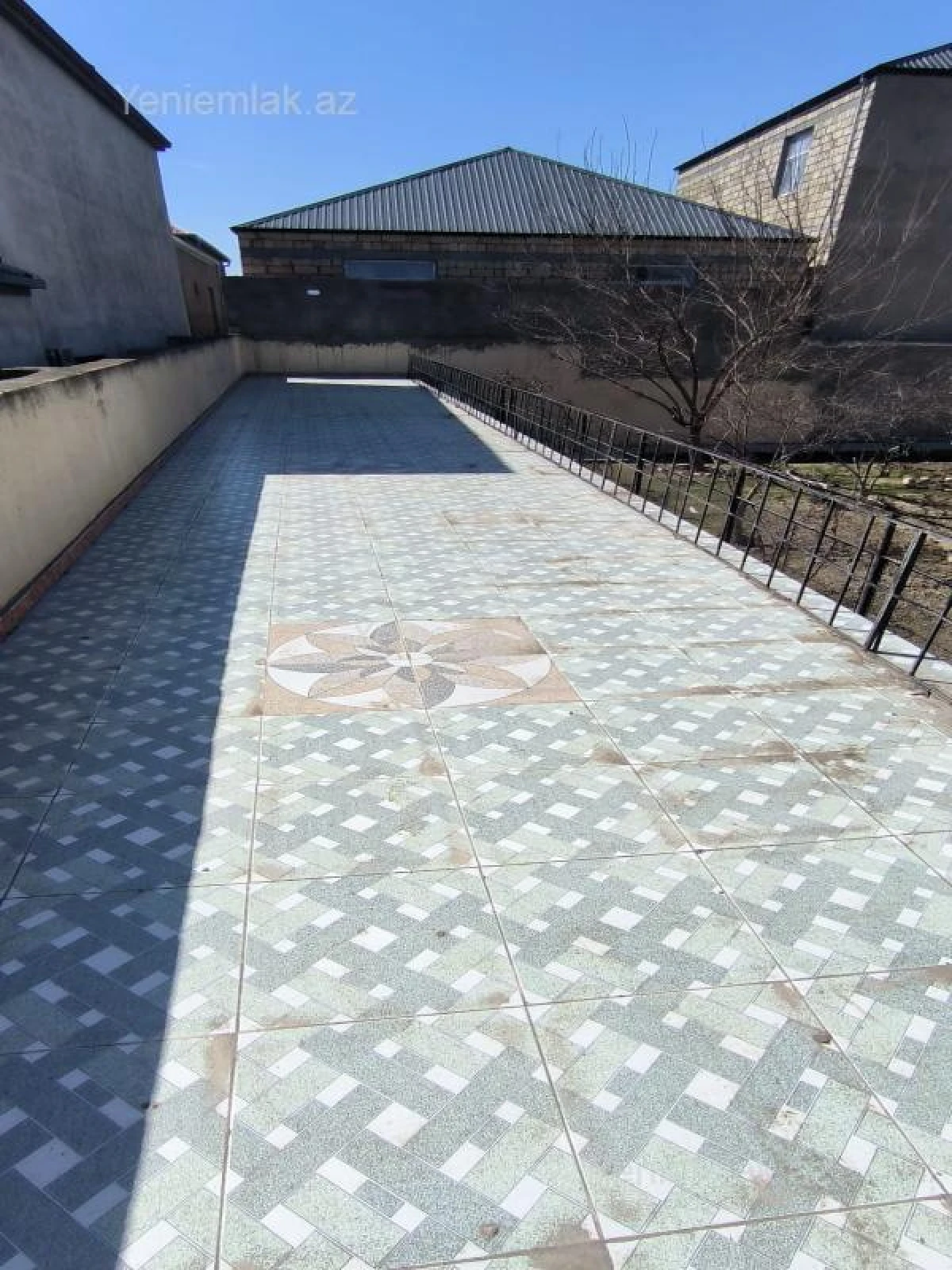 Satılır 16 otaqlı həyət evi 800 m²