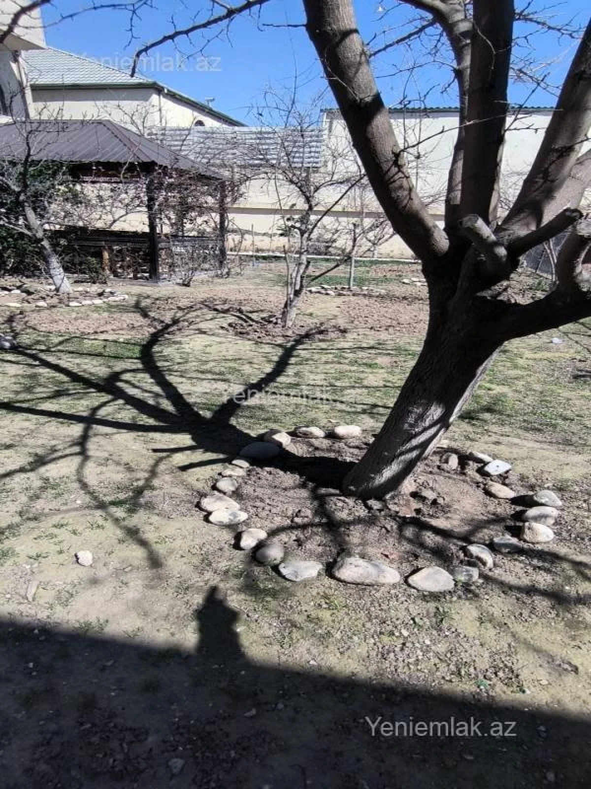 Satılır 16 otaqlı həyət evi 800 m²