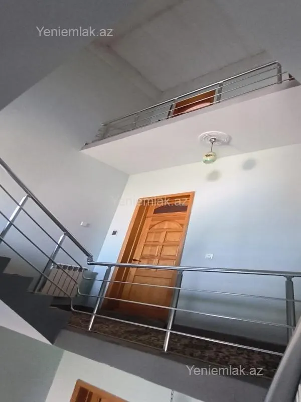 Satılır 16 otaqlı həyət evi 800 m²