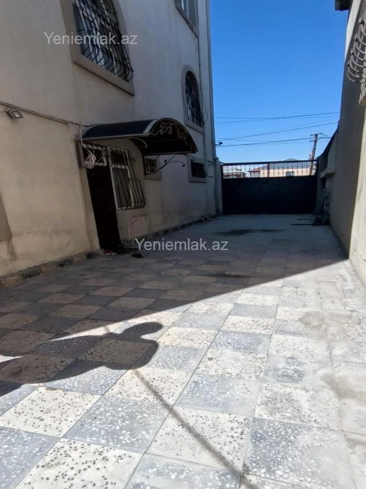 Satılır 16 otaqlı həyət evi 800 m²