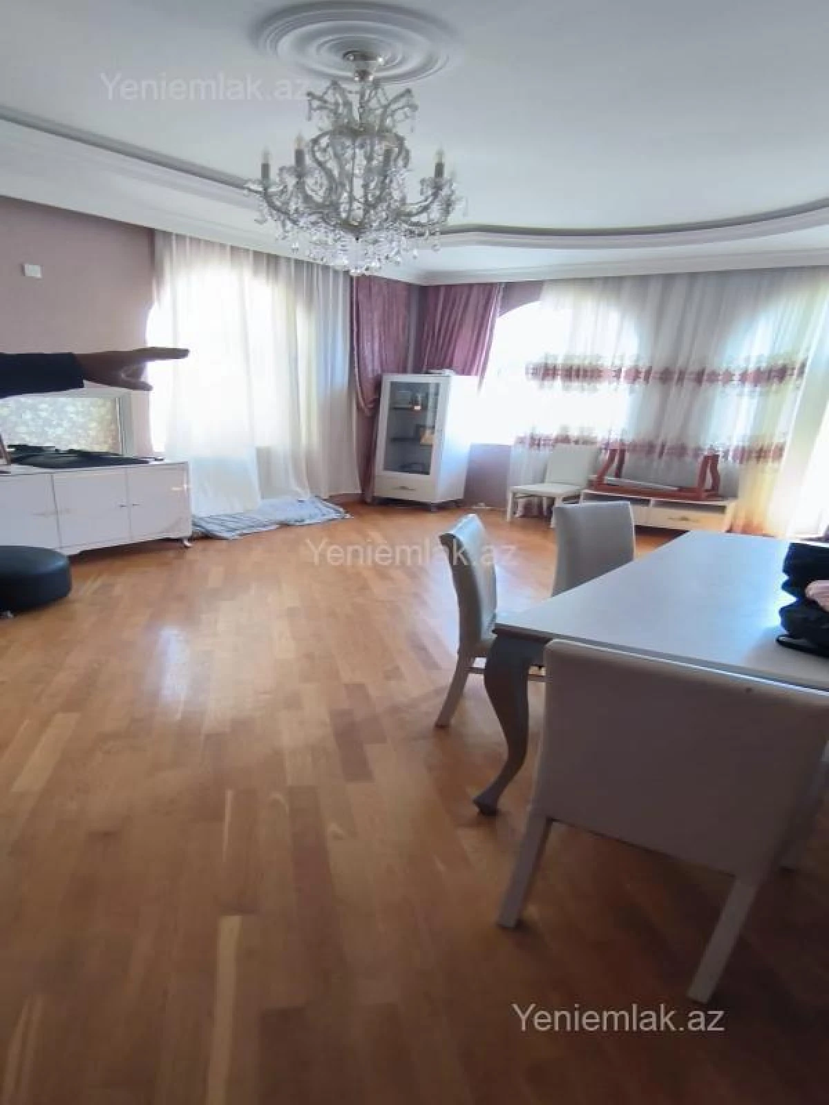 Satılır 16 otaqlı həyət evi 800 m²