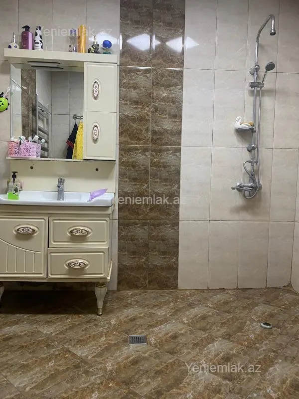 Satılır 4 otaqlı yeni tikili 120 m²