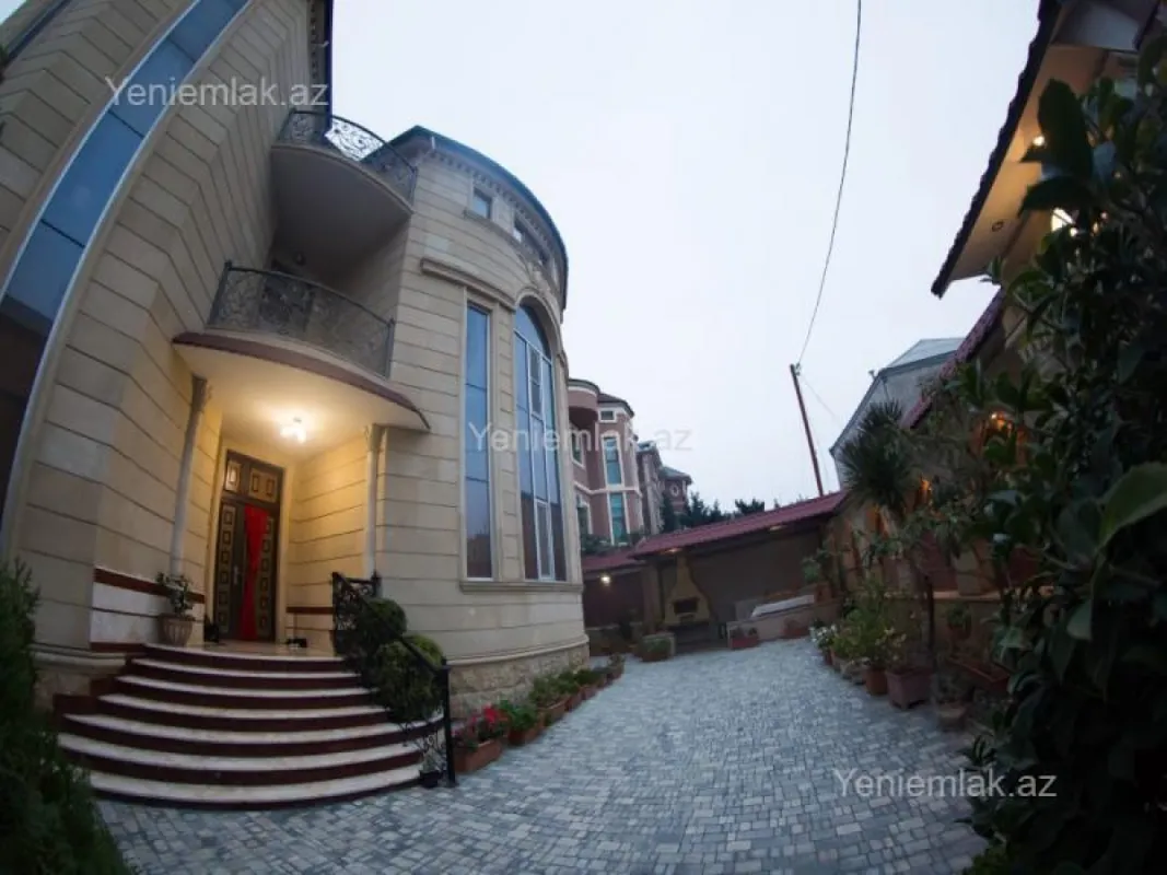 Satılır 7 otaqlı həyət evi 700 m²
