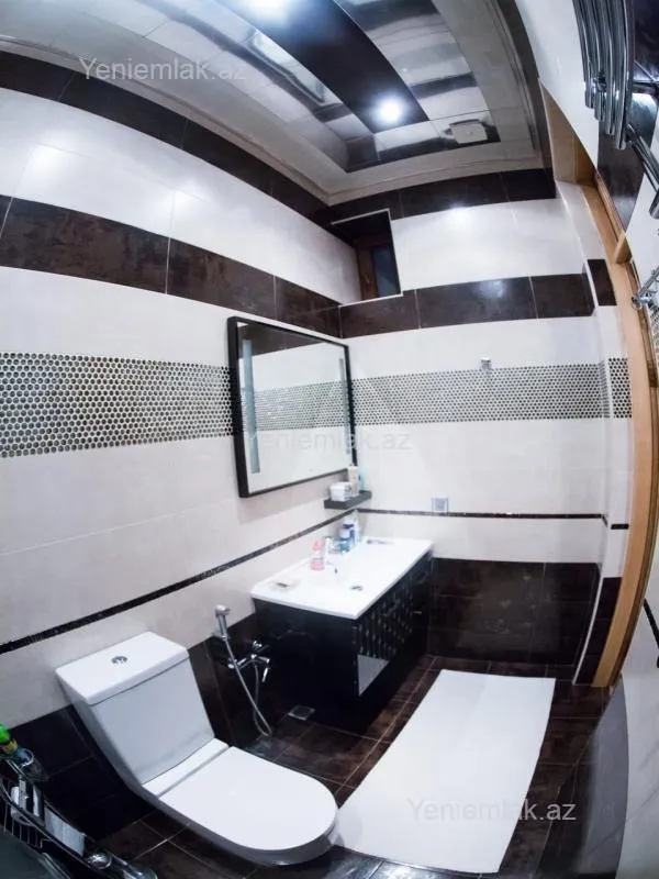 Satılır 7 otaqlı həyət evi 700 m²