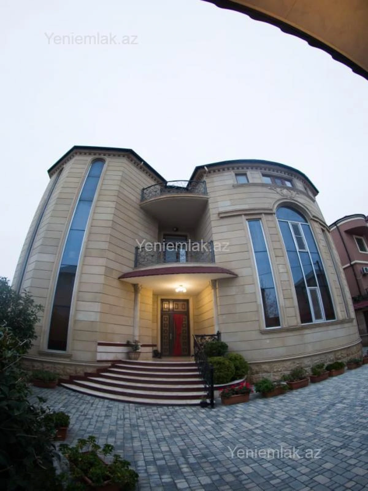 Satılır 7 otaqlı həyət evi 700 m²