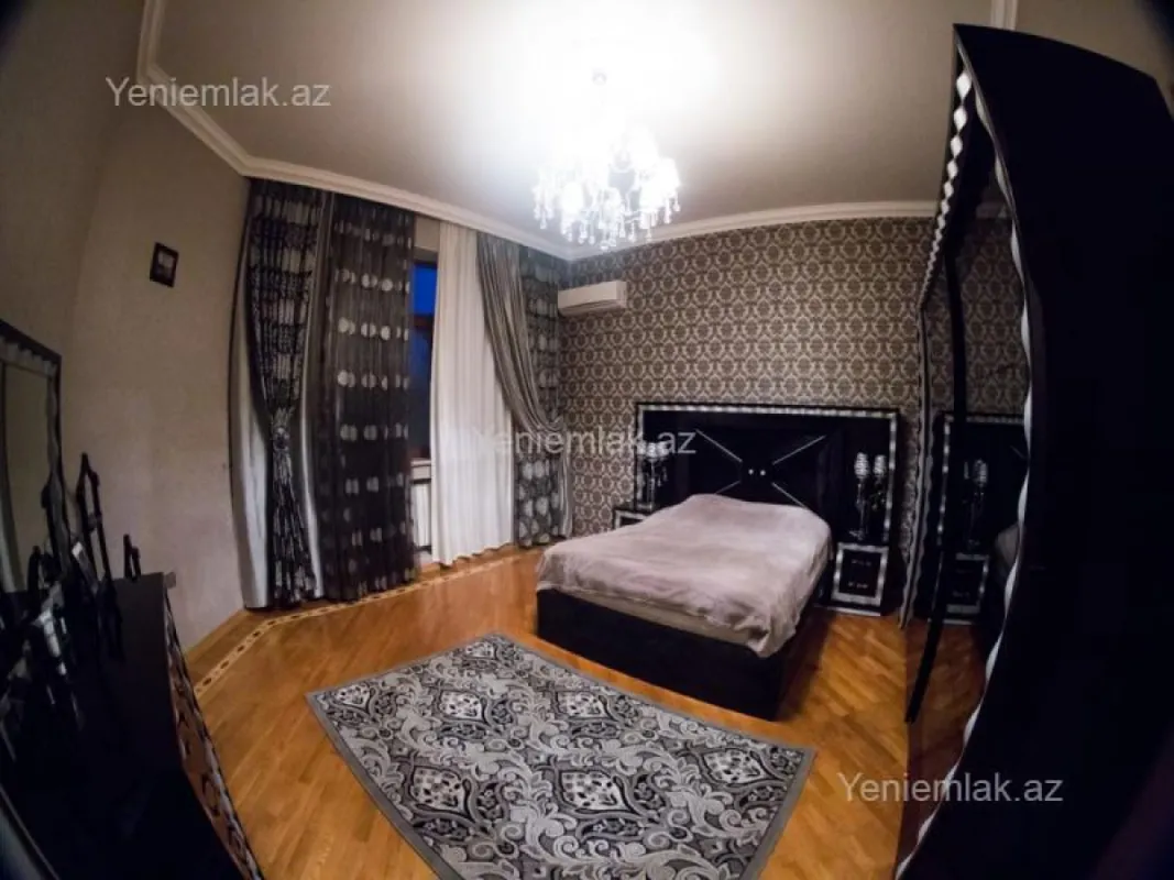 Satılır 7 otaqlı həyət evi 700 m²