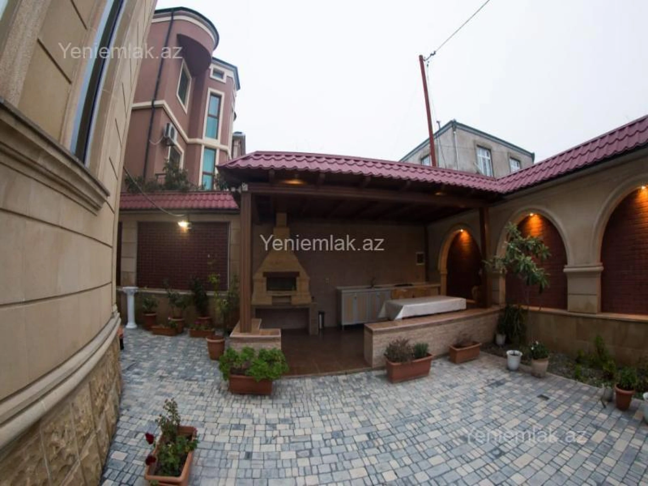 Satılır 7 otaqlı həyət evi 700 m²