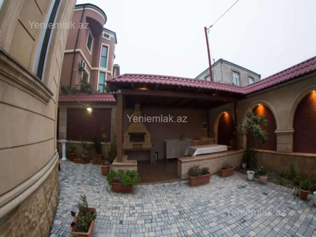 Satılır 7 otaqlı həyət evi 700 m²