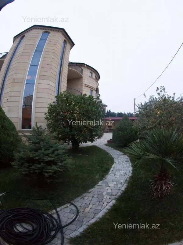 Satılır 7 otaqlı həyət evi 700 m²