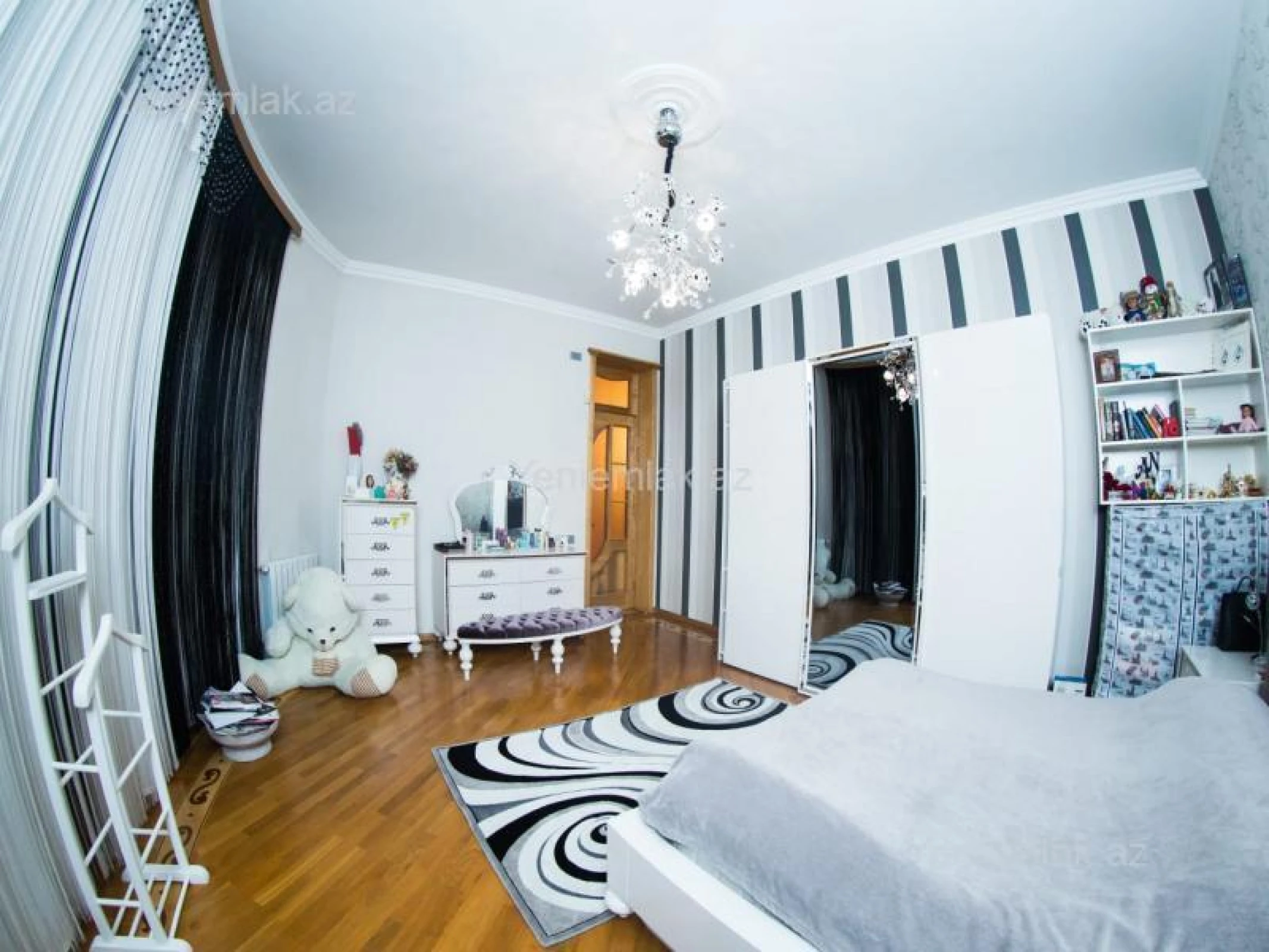 Satılır 7 otaqlı həyət evi 700 m²