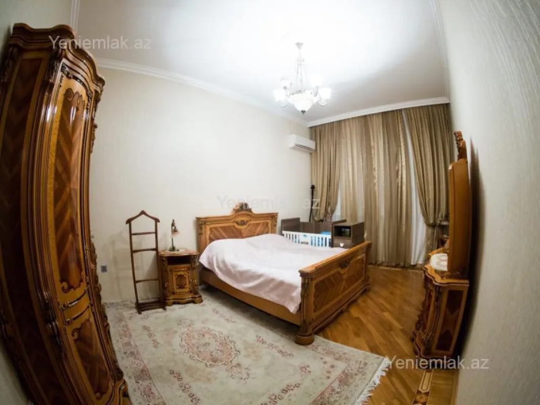 Satılır 7 otaqlı həyət evi 700 m²