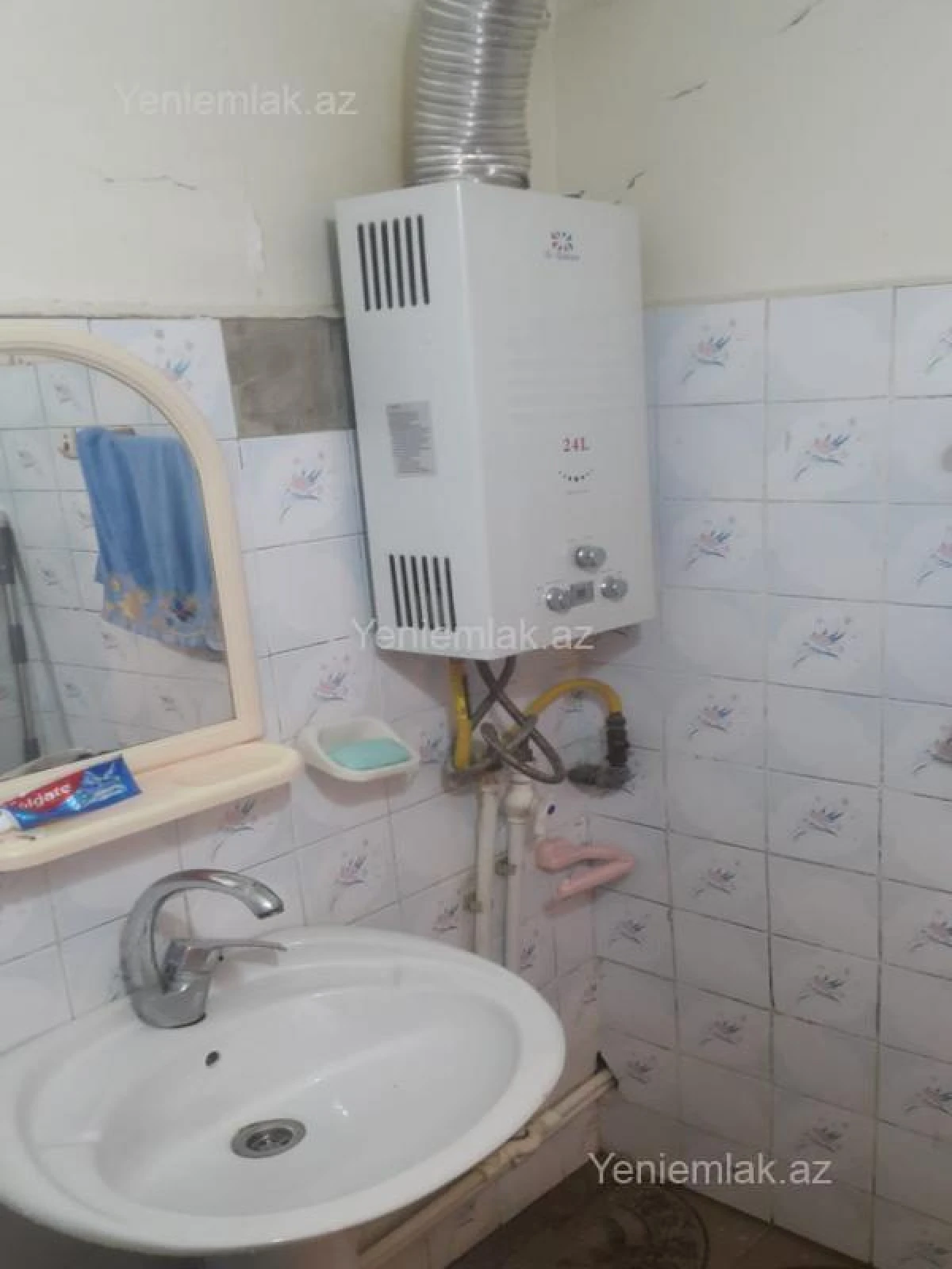 Satılır 4 otaqlı köhnə tikili 74 m²