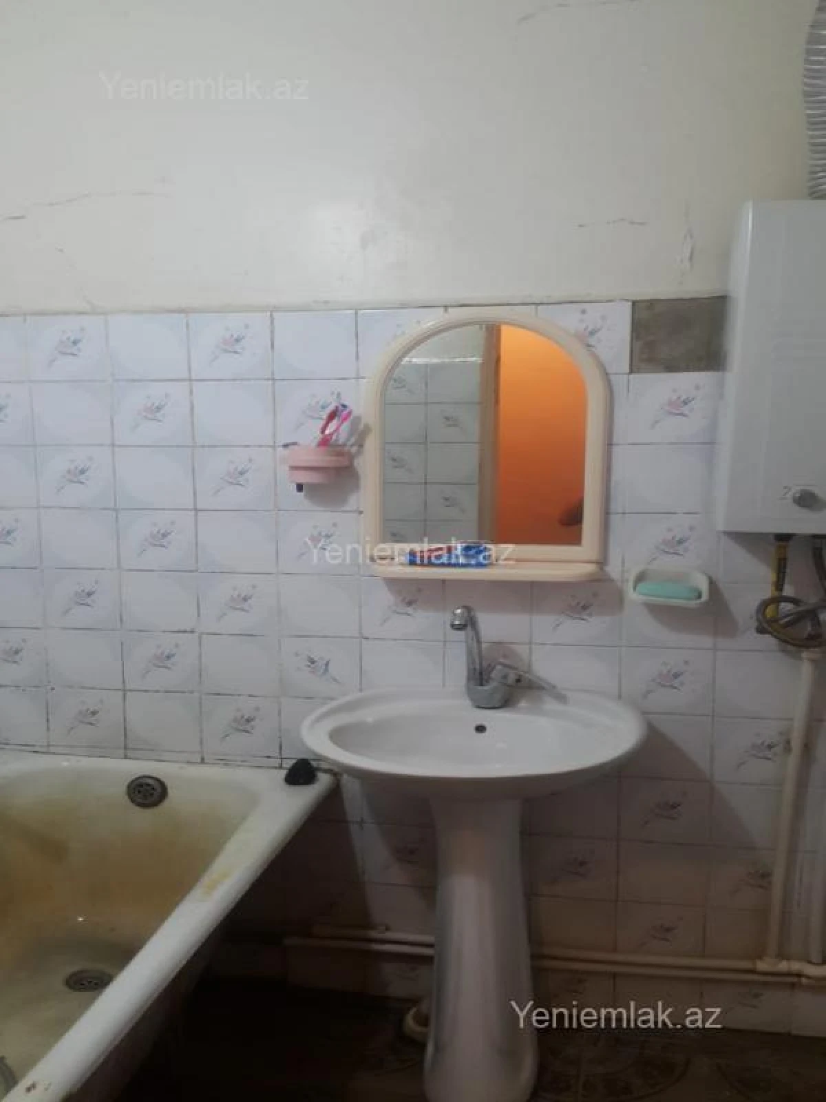 Satılır 4 otaqlı köhnə tikili 74 m²