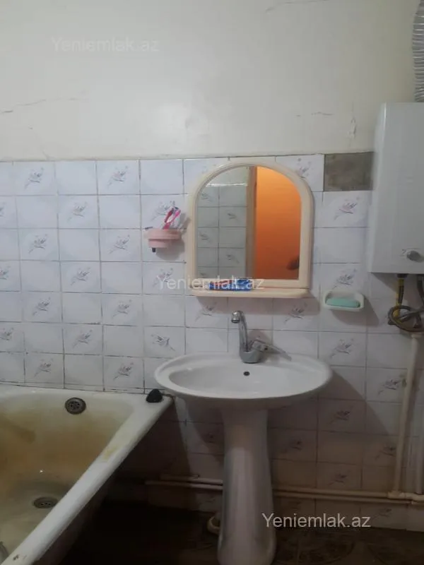 Satılır 4 otaqlı köhnə tikili 74 m²