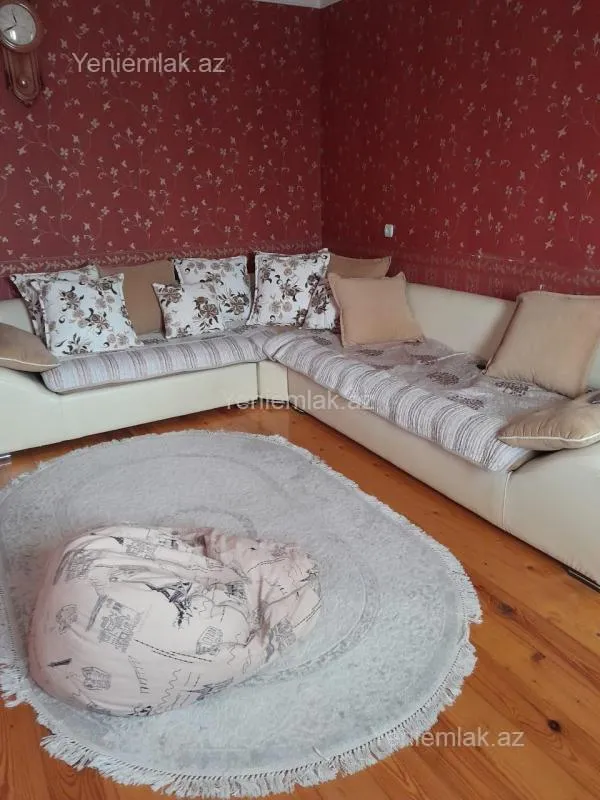 Satılır 5 otaqlı həyət evi 200 m²