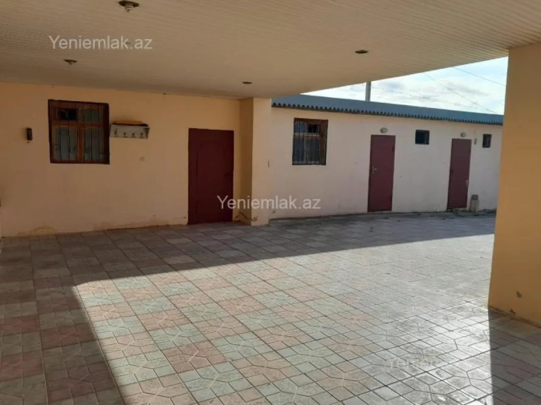 Satılır 5 otaqlı həyət evi 200 m²